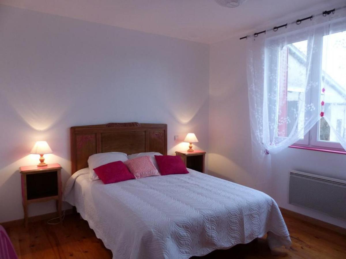 Maison Renovee Avec Cour Privee, Proche De Gannat, 3 Chambres, Animaux Acceptes, Equipements Modernes. - Fr-1-489-37 Poezat Екстериор снимка