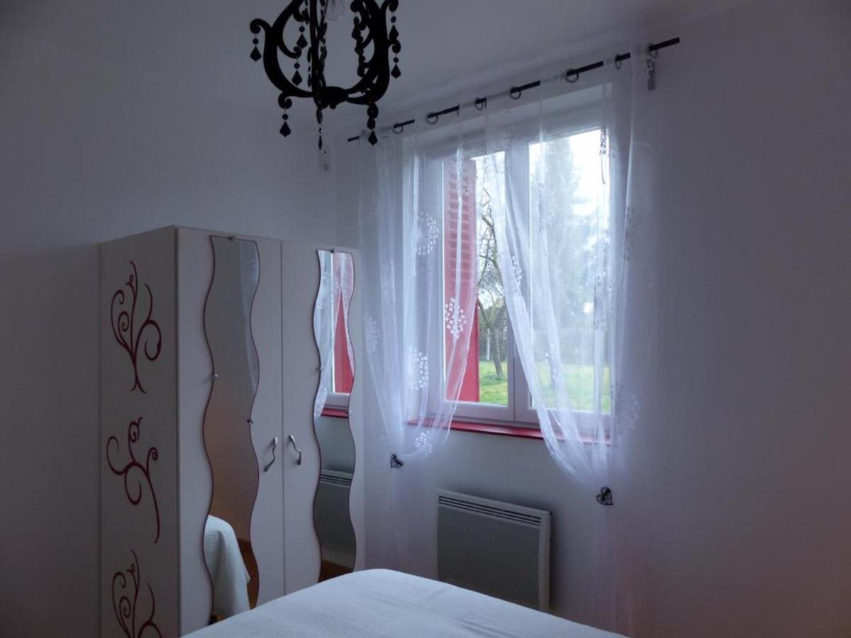 Maison Renovee Avec Cour Privee, Proche De Gannat, 3 Chambres, Animaux Acceptes, Equipements Modernes. - Fr-1-489-37 Poezat Екстериор снимка